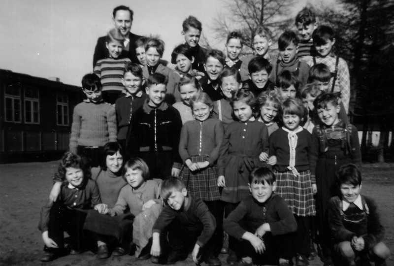 Datei:Kiefernhorst-Schule-um-1957.JPG