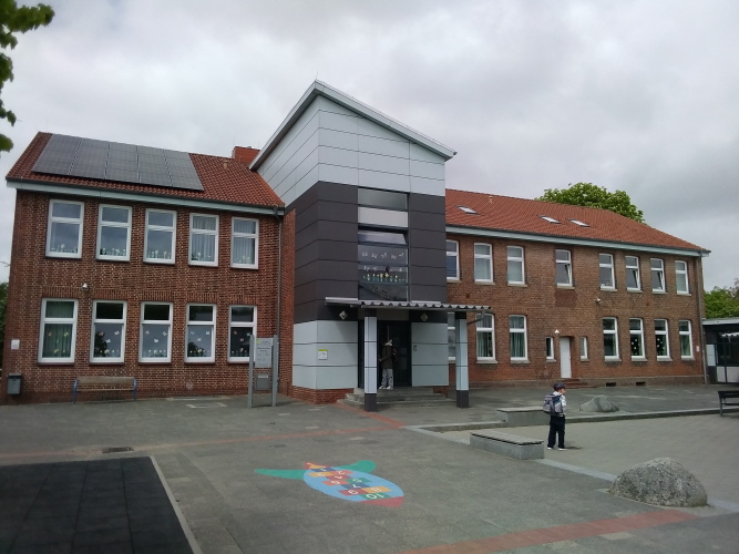 Datei:Altenbrucher Schule IMG 2025-05-06-12-51-16-698.jpg