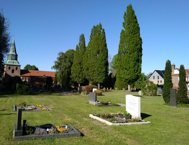 Datei:Friedhof Groden IMG 2026-05-08-17-44-04-634.jpg