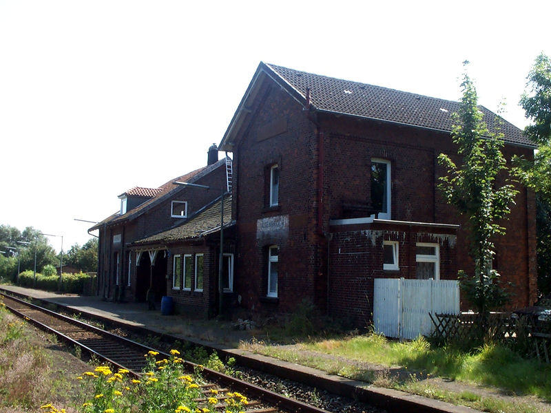 Datei:Bahnhof Altenbruch 2550.jpg