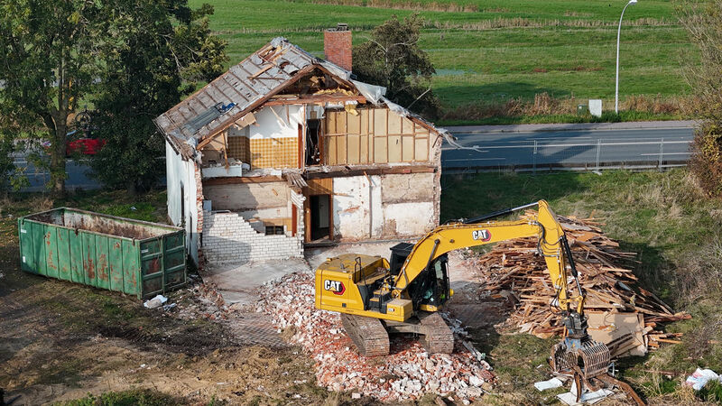 Datei:Abbruch Altenwalder Ch 20241026.jpg