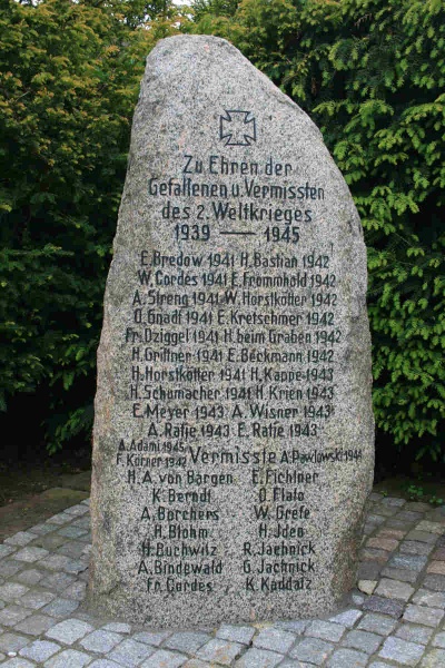 Datei:Kriegerdenkmal Franzenburg 2.jpg